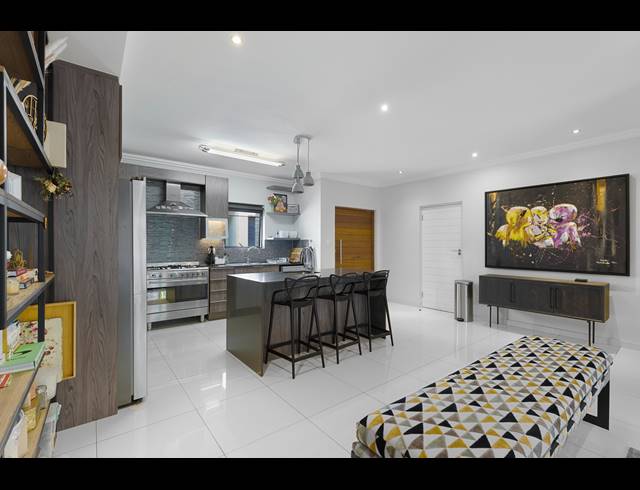 3 BEDROOM TOWNHOUSE FOR SALE IN BRYANSTON